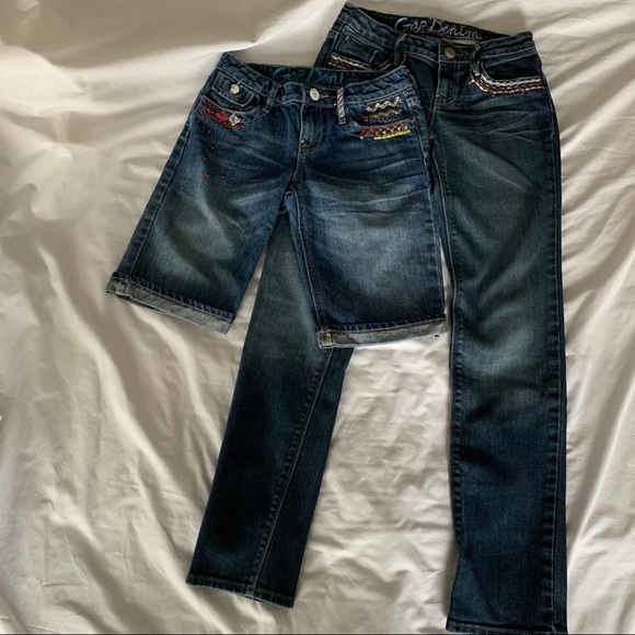 Girls Gap Denim Embroidered Jeans - Picture 2 of 3